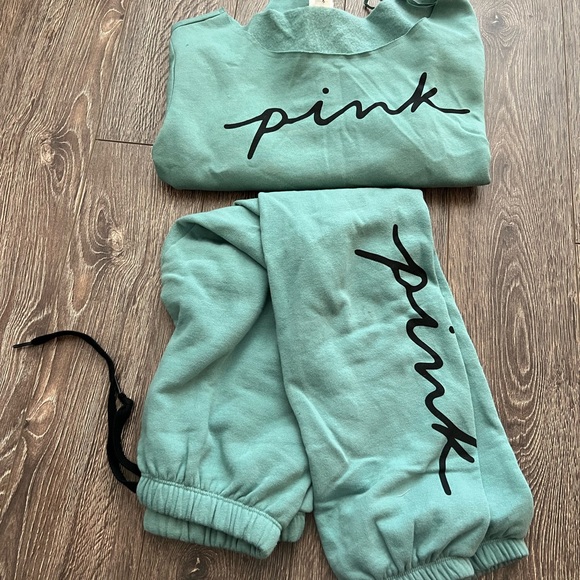 NWOT Vs pink set - Picture 2 of 3